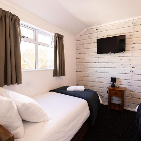 Haka House Taupo Hostel Bagian luar foto