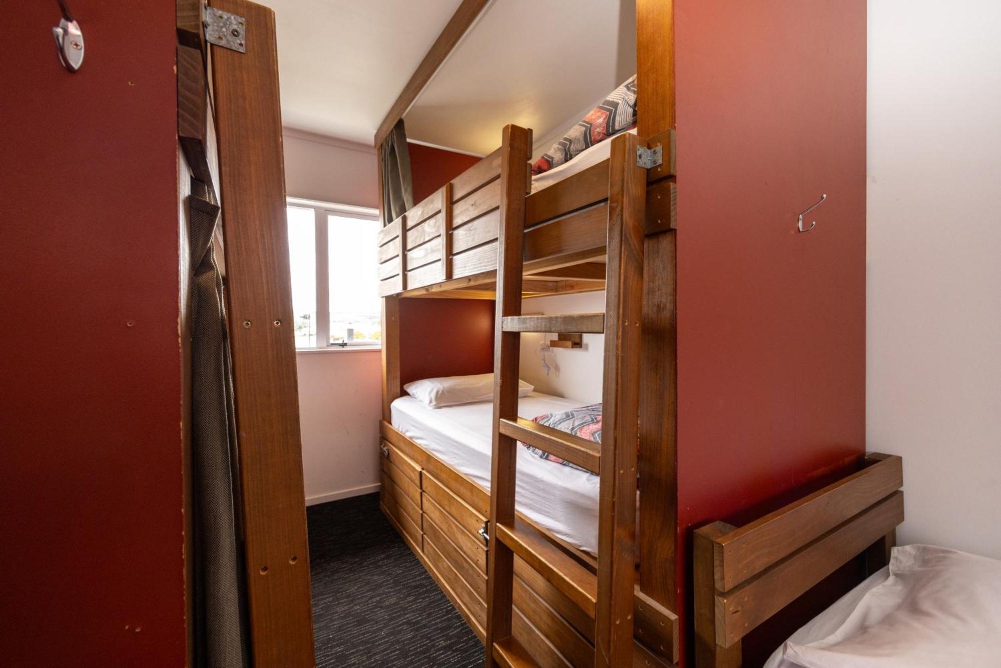 Haka House Taupo Hostel Bagian luar foto
