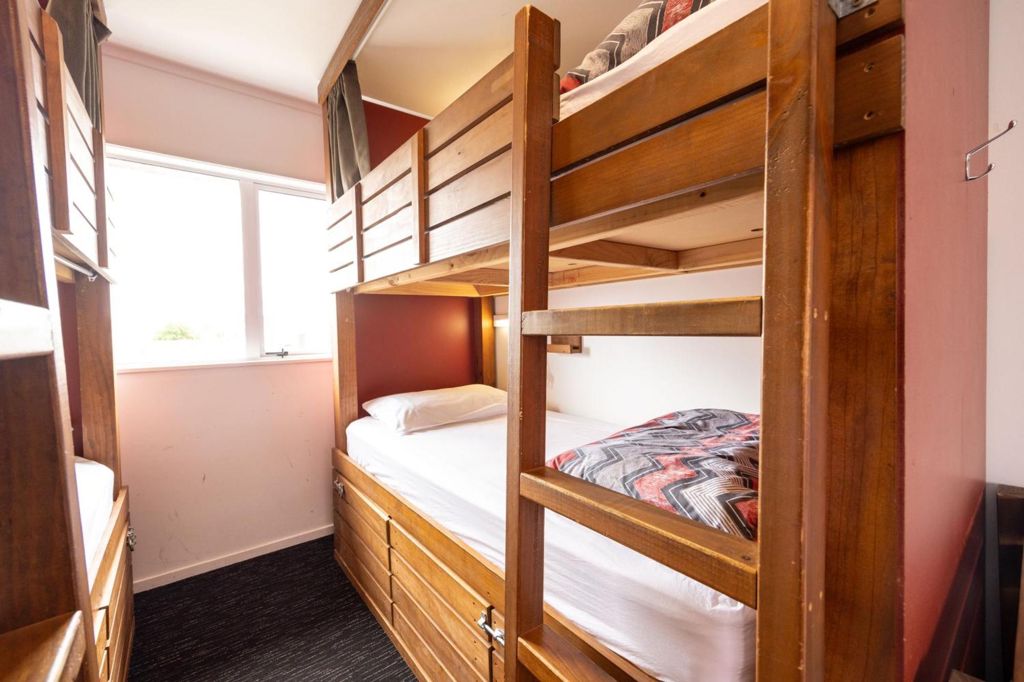 Haka House Taupo Hostel Bagian luar foto