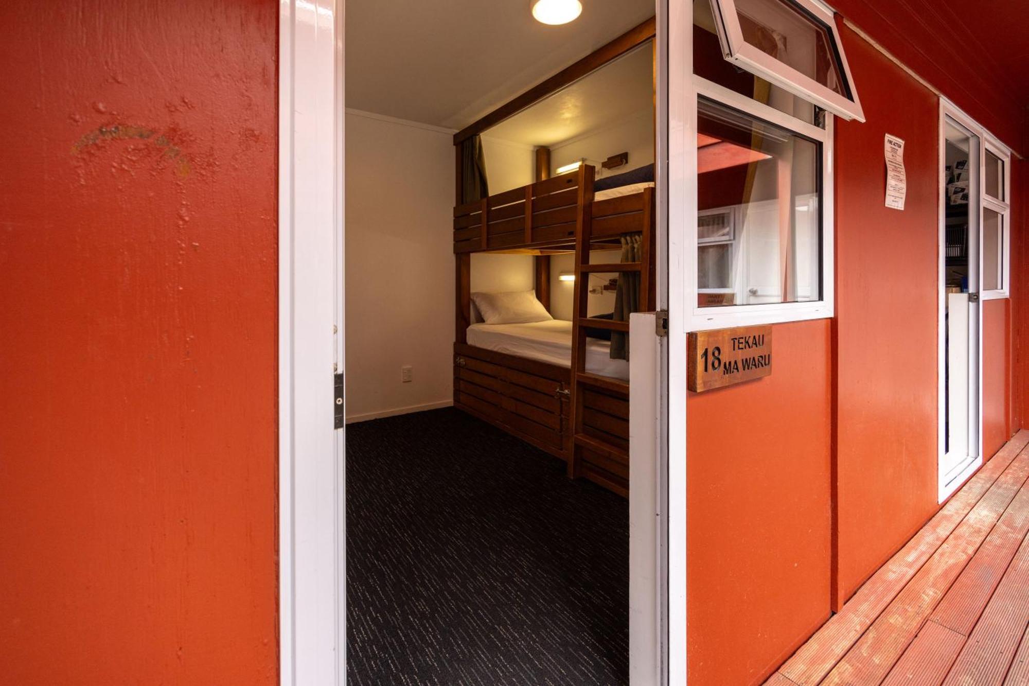 Haka House Taupo Hostel Bagian luar foto
