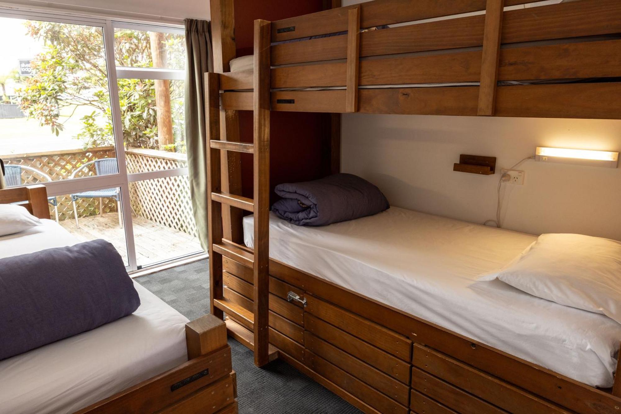 Haka House Taupo Hostel Bagian luar foto