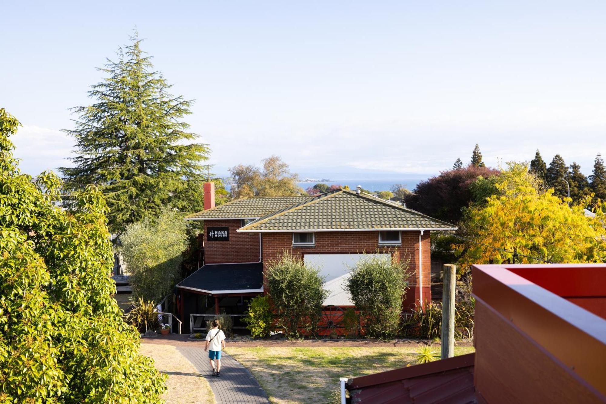Haka House Taupo Hostel Bagian luar foto