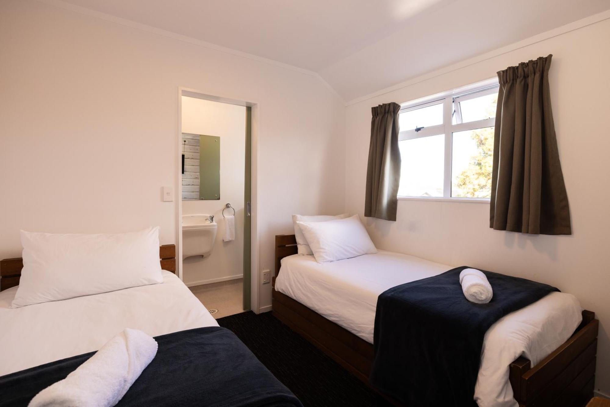 Haka House Taupo Hostel Bagian luar foto