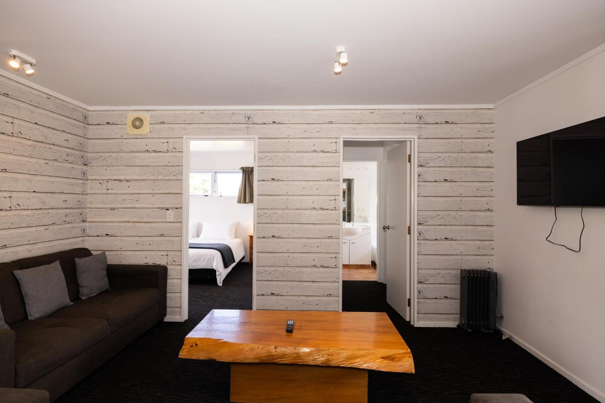 Haka House Taupo Hostel Bagian luar foto