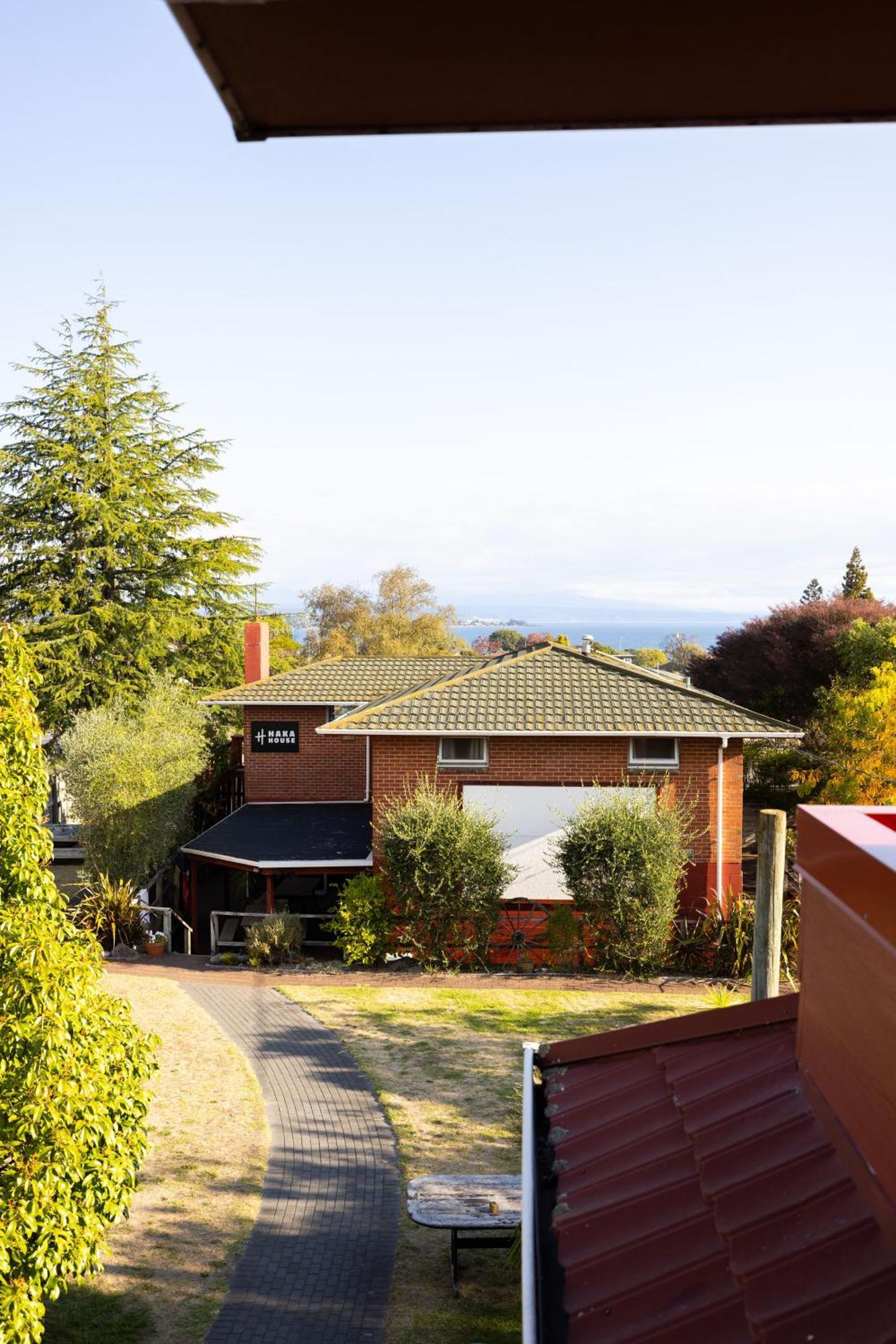 Haka House Taupo Hostel Bagian luar foto