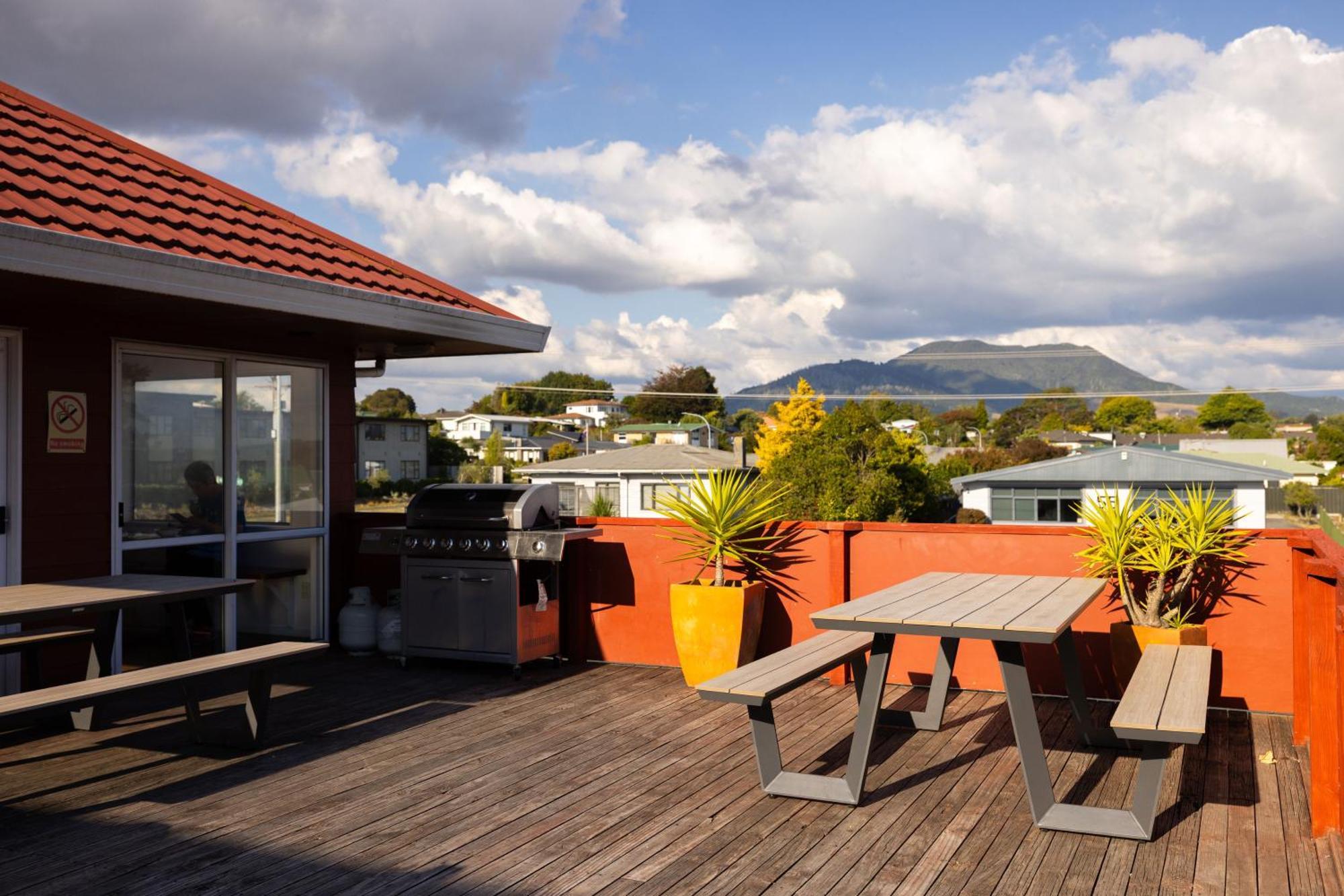 Haka House Taupo Hostel Bagian luar foto
