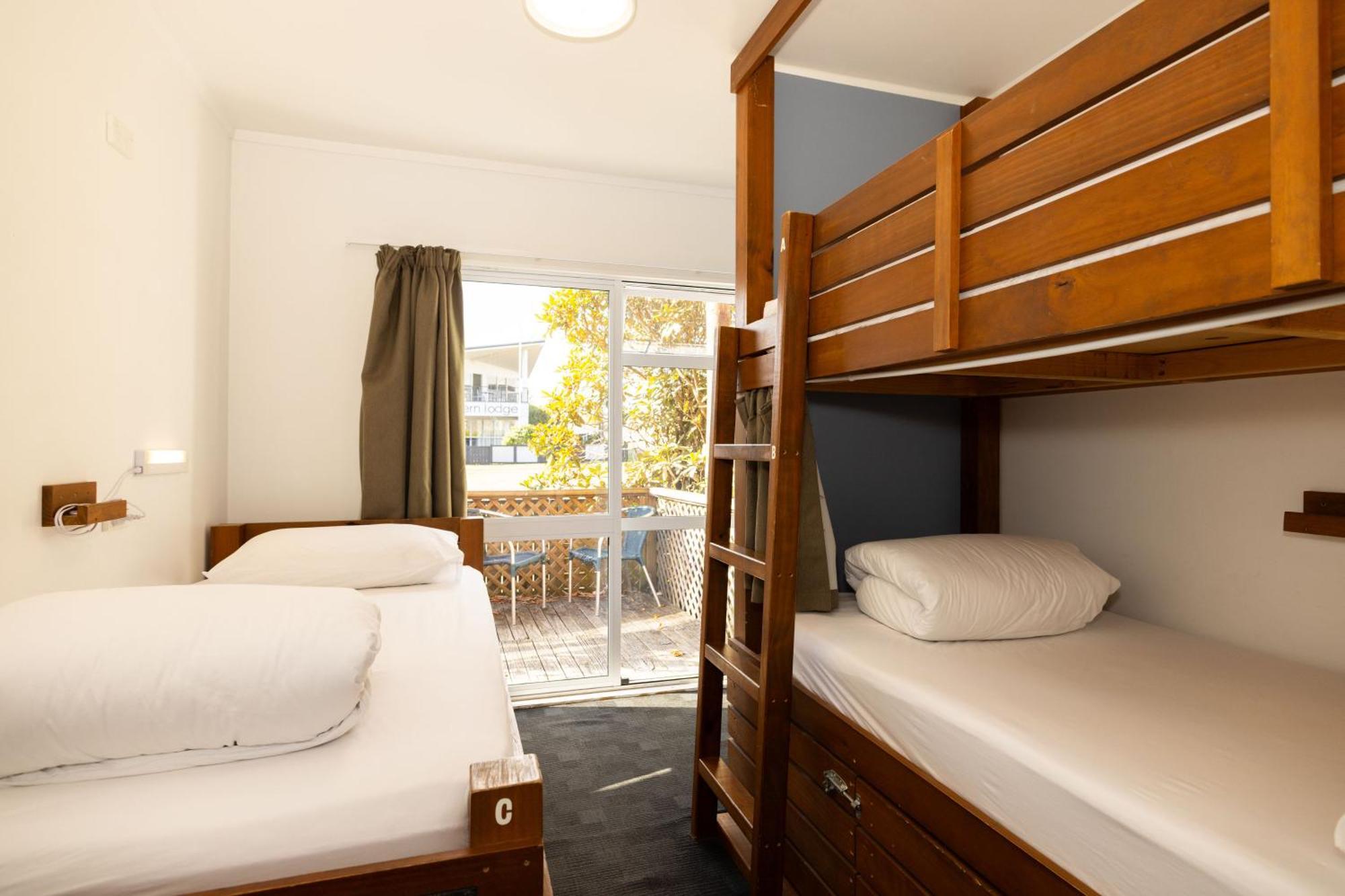 Haka House Taupo Hostel Bagian luar foto