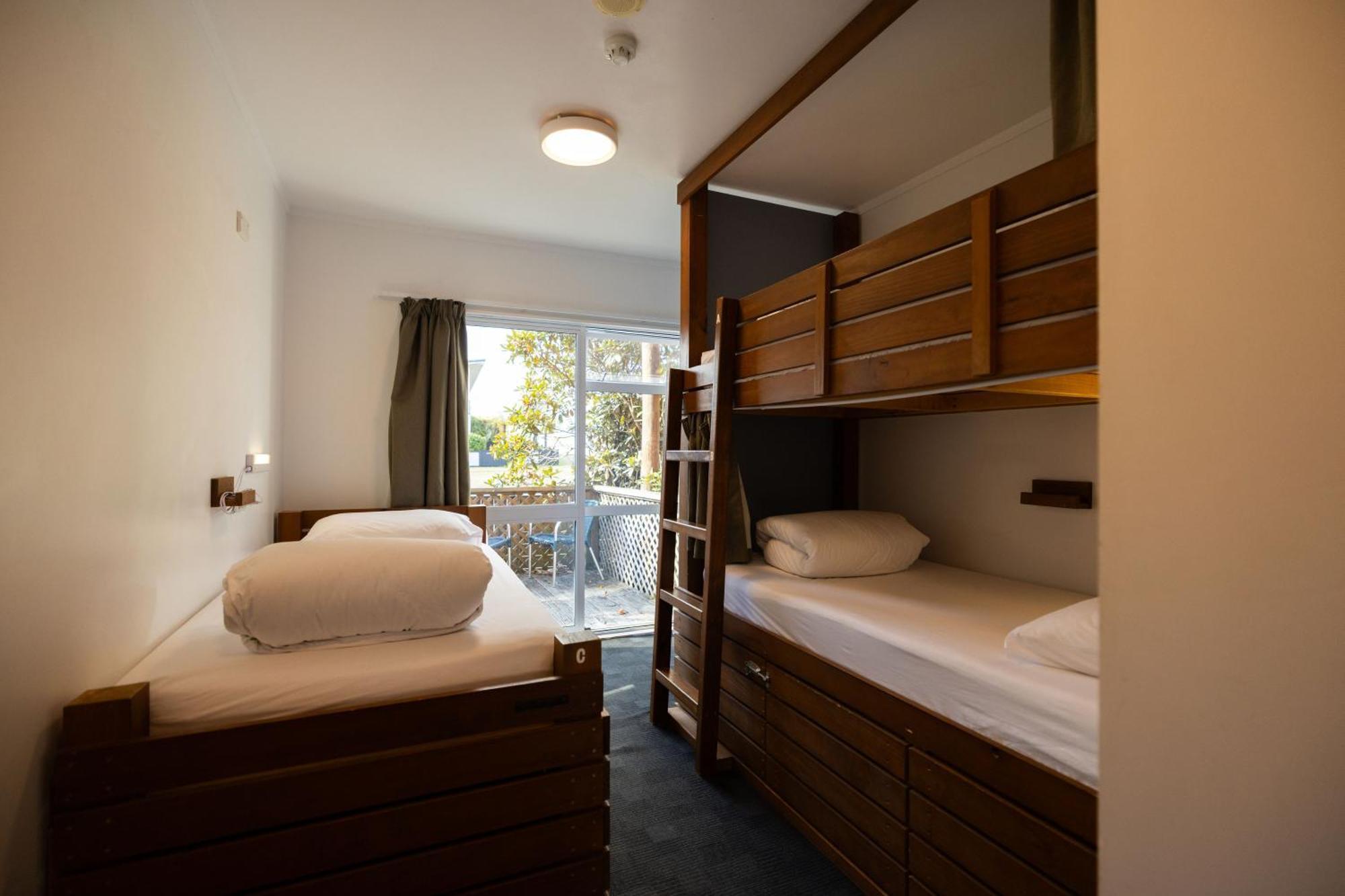 Haka House Taupo Hostel Bagian luar foto