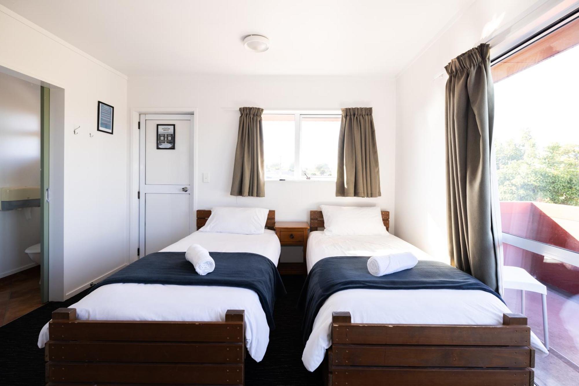 Haka House Taupo Hostel Bagian luar foto